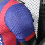 camiseta-fc-barcelona-edicion-especial-version-jugador-2025-2026-puño-2