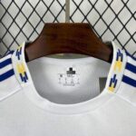 camiseta-leeds-united-primera-equipacion-2025-2026-cuello