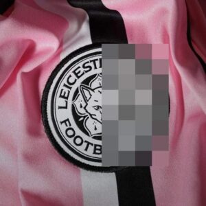 camiseta-leicester-city-tercera-equipacion-2025-2026-escudo