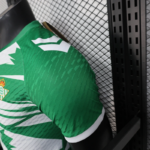 camiseta-real-betis-edicion-especial-naruto-version-jugador-2025-2026-puño