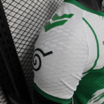 camiseta-real-betis-edicion-especial-naruto-version-jugador-2025-2026-puño-derecho