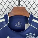 conjunto-niño-ajax-segunda-equipacion-2025-2026-cuello