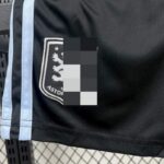 conjunto-niño-aston-villa-segunda-equipacion-2025-2026-escudo-pantalon-corto