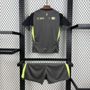 conjunto-niño-bayern-de-munich-portero-2025-2026-parte-trasera