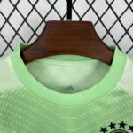 conjunto-niño-bayern-de-munich-portero-verde-2025-2026-cuello