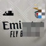 conjunto-niño-benfica-segunda-equipacion-2025-2026-pecho