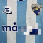 conjunto-niño-malaga-primera-equipacion-2025-2026-pecho