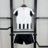 conjunto-niño-newcastle-primera-equipacion-2025-2026-parte-trasera