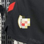 pantalon-corto-athletic-bilbao-primera-equipacion-2025-2026-escudo