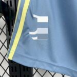 pantalon-corto-juventus-segunda-equipacion-2025-2026-escudo