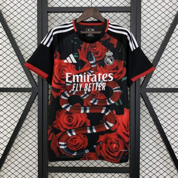 Camiseta Real Madrid Edicion Especial Rosas-Serpiente Roja 25-26 Camiseta Real Madrid Edicion Especial Rosas-Serpiente Roja 25-26