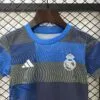 Conjunto-niño-real-madrid-entrenamiento-2025-2026-cuello