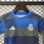 Conjunto-niño-real-madrid-entrenamiento-2025-2026-cuello