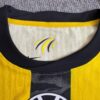 camiseta-Al-Ittihad-primera-equipacion-version-jugador-2025-2026-cuello
