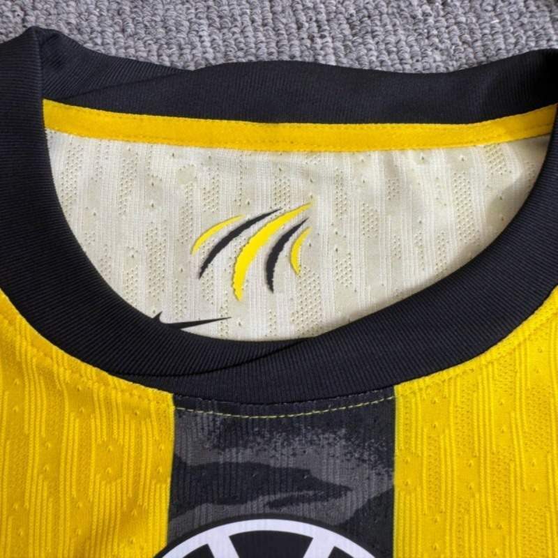 camiseta-Al-Ittihad-primera-equipacion-version-jugador-2025-2026-cuello