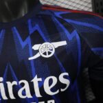 camiseta-arsenal-segunda-equipacion-version-jugador-2025-2026-lateral