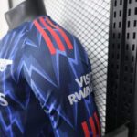 camiseta-arsenal-segunda-equipacion-version-jugador-manga-larga-2025-2026-hombro