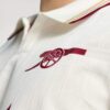 camiseta-arsenal-tercera-equipacion-2025-2026-escudo
