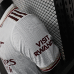 camiseta-arsenal-tercera-equipacion-version-jugador-2025-2026-puño