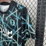 camiseta-de-entrenamiento-psg-2025-2026-puño