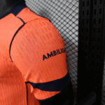 camiseta-fc-barcelona-tercera-equipacion-version-juagador-2025-2026-puño-izquierdo