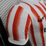 camiseta-inter-milan-rojo-version-jugador-2025-2026-puño