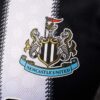 camiseta-newcastle-primera-equipacion-2025-2026-escudo