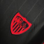 camiseta-sevilla-segunda-equipacion-2025-2026-escudo