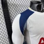 camiseta-tottenham-primera-equipacion-version-jugador-manga-larga-2025-2026-hombro