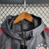 cortaviento-bayern-de-munich-2025-2026-cuello