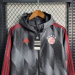 cortaviento-bayern-de-munich-2025-2026-pecho