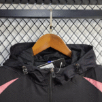 chaqueta-cortaviento-bayern-de-munich-2025-2026-cuello