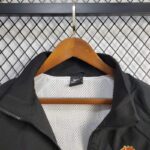 chaqueta-cortaviento-manchester-united-1-2025-2026-cuello
