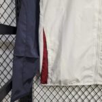 chaqueta-cortaviento-manchester-united-2025-2026-2-puño