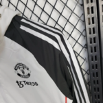 chaqueta-cortaviento-manchester-united-2025-2026-hombro