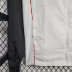 chaqueta-cortaviento-manchester-united-2025-2026-puño
