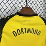 conjunto-niño-borussia-dortmund-primera-equipacion-2025-2026-cuello-trasero