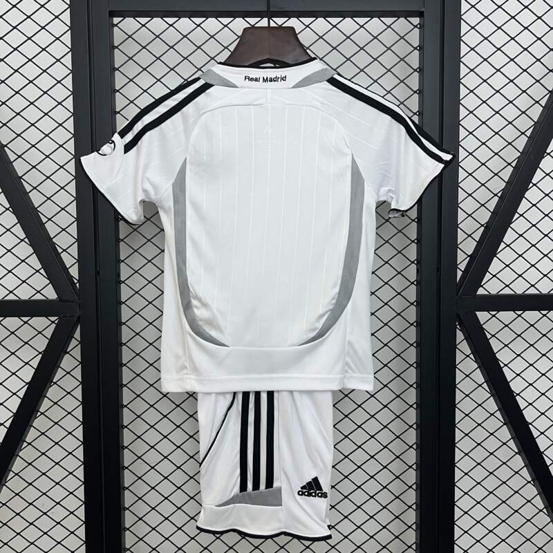 conjunto-niño-real-madrid-primera-equipacion-2025-2026-parte-trasera