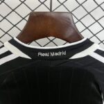 conjunto-niño-real-madrid-segunda-equipacion-2025-2026-cuello-trasero