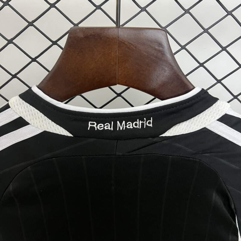 conjunto-niño-real-madrid-segunda-equipacion-2025-2026-cuello-trasero