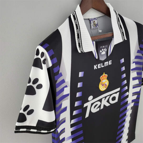 Camiseta Retro Real Madrid 1997-1998 tercera equipación cuello Camiseta Retro Real Madrid 1997-1998 tercera equipación cuello