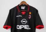 camiseta-ac-milan-segunda-equipacion-retro-negro-1997-1998-escudo