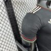 camiseta-bayern-de-munich-tercera-equipacion-version-jugador-2025-2026-puño