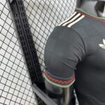 camiseta-bayern-de-munich-tercera-equipacion-version-jugador-2025-2026-puño