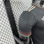 camiseta-bayern-de-munich-tercera-equipacion-version-jugador-2025-2026-puño