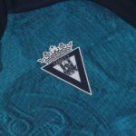 camiseta-cadiz-cf-tercera-equipacion-2025-2026-escudo