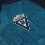 camiseta-cadiz-cf-tercera-equipacion-2025-2026-escudo