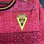 camiseta-cadiz-segunda-equipacion-2025-2026-escudo