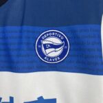 camiseta-deportivo-de-alavés-segunda-equipacion-2025-2026-escudo