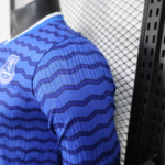 camiseta-everton-primera-equipacion-version-jugador-2025-2026-puño